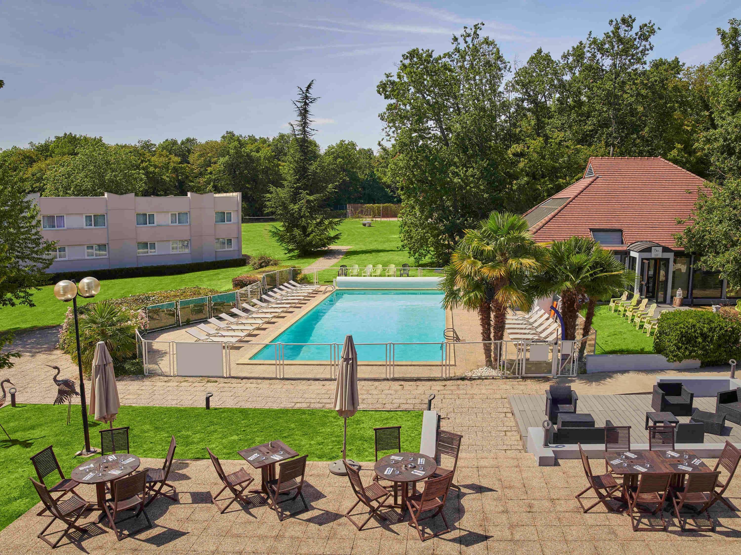 Novotel Fontainebleau Ury Exterior foto