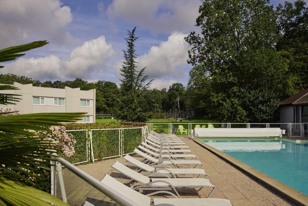 Novotel Fontainebleau Ury Exterior foto